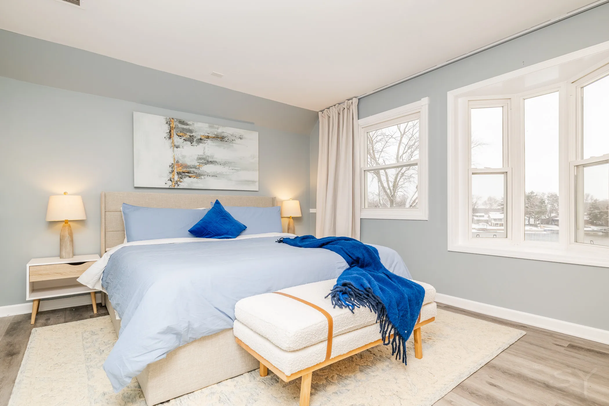 Master bedroom — 1 king